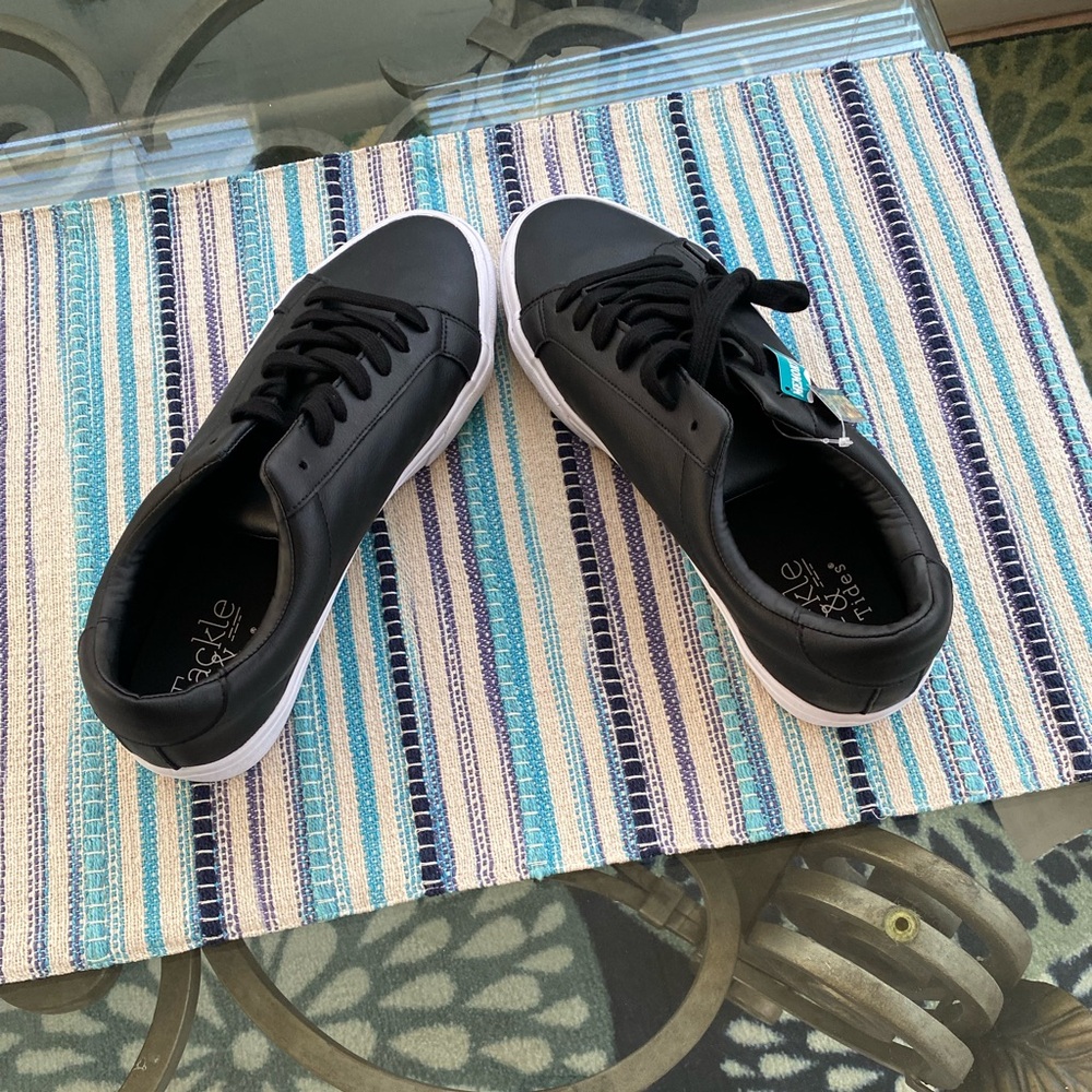 New in the box MENS Tackle & Tides shoes black& white size 12 medium - Picture 1 of 10